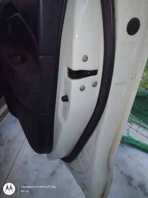 Foto de CERRADURA PUERTA DELANTERA DERECHA KIA RIO (UB) 1.2 CAT (86 CV / 63 KW) referencia 813211W060