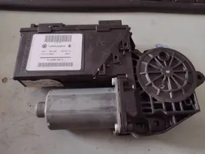 Foto de MOTOR ELEVALUNAS DELANTERO DERECHO CITROEN XSARA PICASSO 2.0 HDi CAT (RHY / DW10TD) (90 CV / 66 KW) referencia 7L0959793A