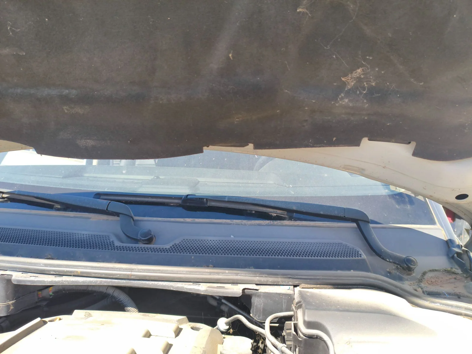 Foto de BRAZO LIMPIA DELANTERO IZQUIERDO LAND ROVER RANGE ROVER SPORT 4.4 V8 CAT (299 CV / 220 KW) referencia LR038124