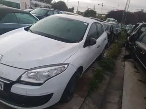 Foto de PARAGOLPES DELANTERO RENAULT MEGANE III BERLINA 5P 1.6 16V CAT (101 CV / 74 KW)