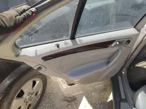 Foto de CERRADURA PUERTA TRASERA IZQUIERDA MERCEDES-BENZ CLASE C (BM 203) BERLINA 2.2 CDI CAT (143 CV / 105 KW) referencia A2037300235