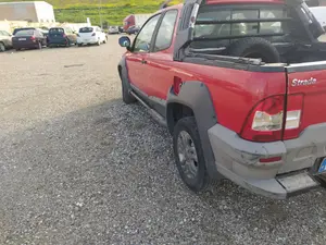 Foto de PILOTO TRASERO IZQUIERDO INTERIOR FIAT STRADA (278) 1.7 Turbodiesel (69 CV / 51 KW)