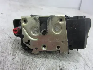 Foto de CERRADURA PUERTA TRASERA DERECHA PEUGEOT 406 BERLINA (S1/S2) 3.0 V6 24V CAT (190 CV / 140 KW)
