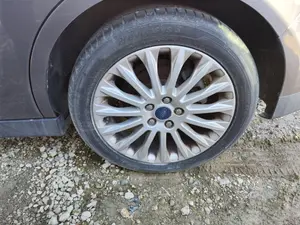 Foto de LLANTA FORD C-MAX (CB7) 1.6 TDCi CAT (116 CV / 85 KW) referencia 2237345
