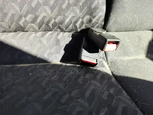 Foto de ENGANCHE CINTURON TRASERO DERECHO OPEL ASTRA G BERLINA 1.7 16V DTI CAT (Y 17 DT / LR6) (75 CV / 55 KW)