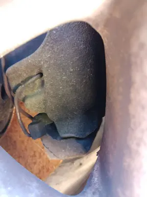 Foto de PINZA DE FRENO DELANTERA IZQUIERDA VOLKSWAGEN PASSAT BERLINA (3B3) 1.9 TDI (131 CV / 96 KW) referencia 8E0615123A