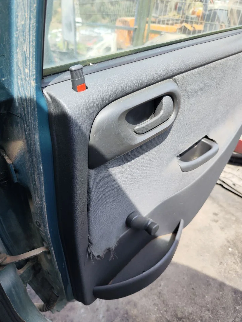 Foto de ELEVALUNAS TRASERO DERECHO OPEL CORSA C 1.2 16V CAT (Z 12 XE / LW4) (75 CV / 55 KW) referencia 9114705