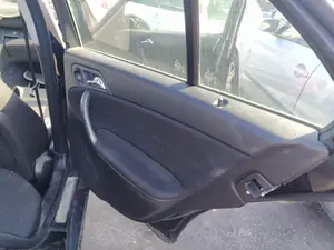 Foto de GUARNECIDO PUERTA TRASERA DERECHA MERCEDES-BENZ CLASE C (BM 203) BERLINA 2.2 CDI CAT (150 CV / 110 KW) referencia A2037302662 9B17