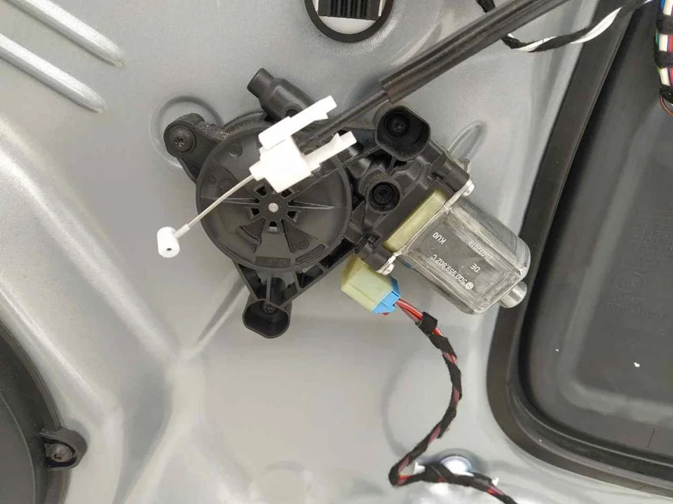 Foto de MOTOR ELEVALUNAS DELANTERO DERECHO PORSCHE MACAN (95BA) referencia 5Q0959802C