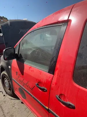 Foto de PUERTA DELANTERA IZQUIERDA VOLKSWAGEN CADDY (2K)(02.2004) 2.0 SDI (69 CV / 51 KW) referencia 2K0831055B