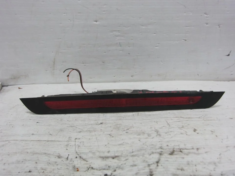 Foto de LUZ CENTRAL DE FRENO MICROCAR M.GO 480 cc (6 CV / 4,47 KW) referencia 9638523480
