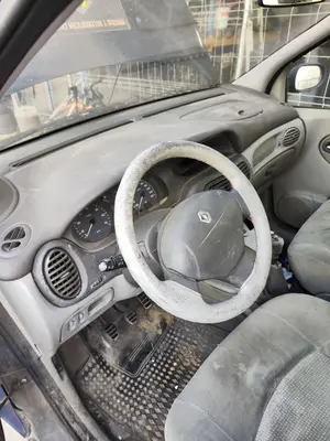 Foto de SALPICADERO RENAULT SCENIC I (JA...) 1.9 dCi Diesel CAT (102 CV / 75 KW) referencia 7700426756
