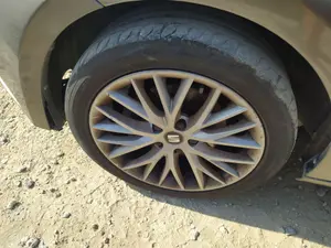 Foto de BIELETA ESTABILIZADORA DELANTERA IZQUIERDA SEAT LEON ST 5F8 1.6 TDI (105 CV / 77 KW) referencia 5Q0411315D