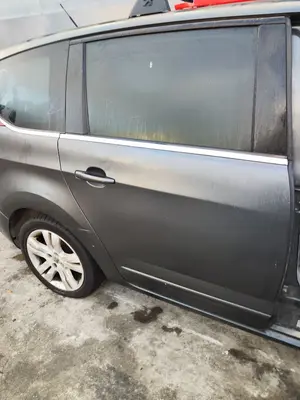 Foto de GOMAS CONTORNO PUERTA PEUGEOT 5008 1.6 HDi FAP CAT (9HZ / DV6TED4) (109 CV / 80 KW)