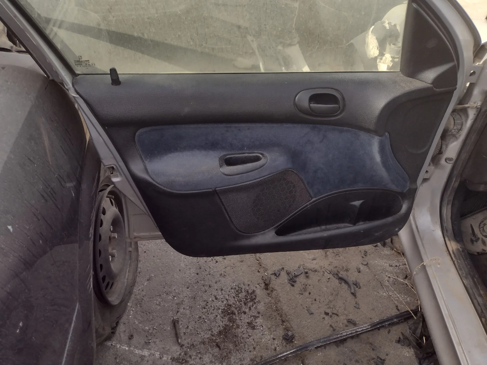 Foto de RETENEDOR PUERTA PEUGEOT 206 1.9 Diesel (69 CV / 51 KW) referencia 9181C8
