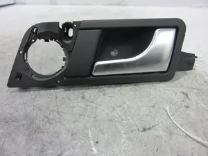 Foto de MANETA INTERIOR DELANTERA DERECHA AUDI A2 (8Z) 1.4 16V (75 CV / 55 KW) referencia 8Z0837020