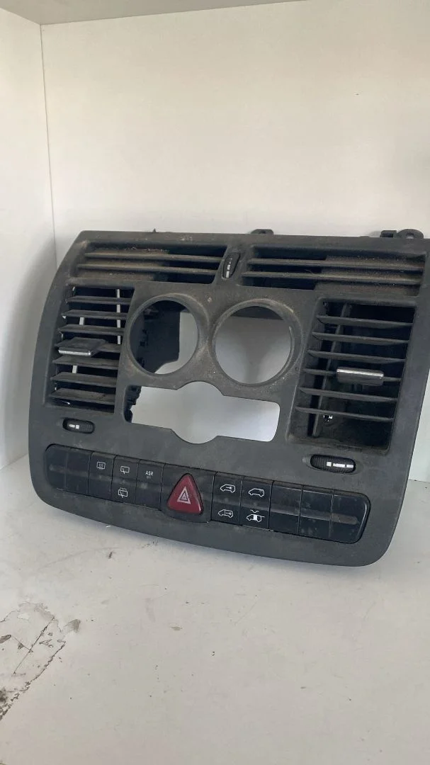 Foto de CONSOLA CENTRAL MERCEDES-BENZ VITO MIXTO (447) referencia A6396800007