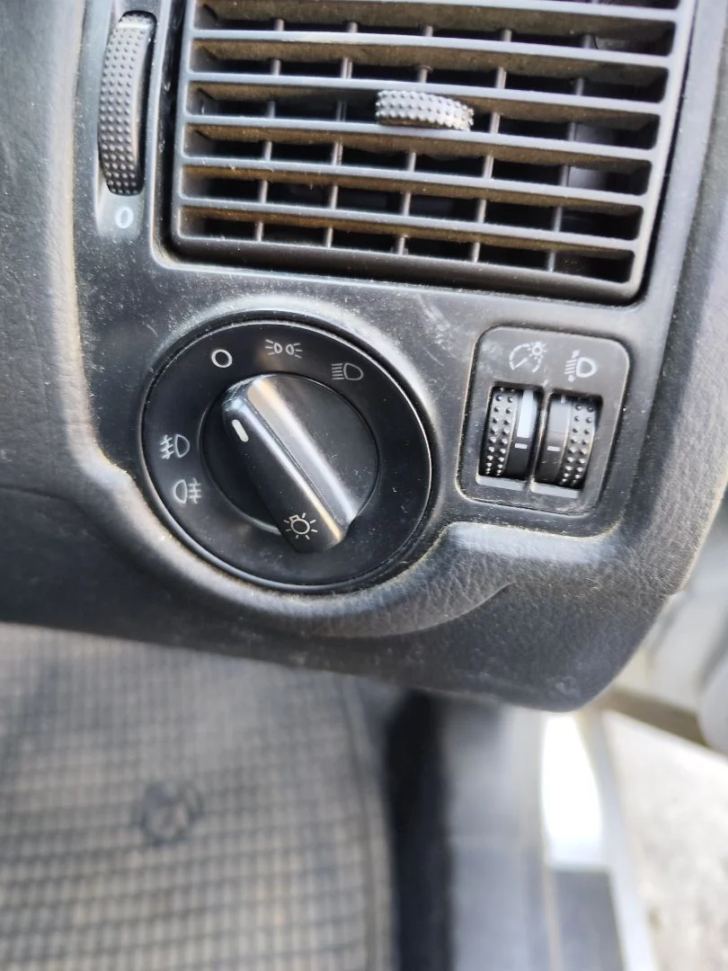 Foto de MANDO LUCES VOLKSWAGEN GOLF IV BERLINA (1J1)(10.1997) 1.9 TDI (131 CV / 96 KW) referencia 8L0953513G FKZ