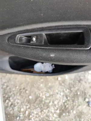 Foto de MANDO ELEVALUNAS TRASERO DERECHO CITROEN C4 BERLINA 1.6 16V HDi FAP (109 CV / 80 KW)