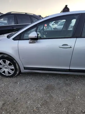 Foto de PUERTA DELANTERA IZQUIERDA CITROEN C4 BERLINA 1.6 16V HDi FAP (109 CV / 80 KW)