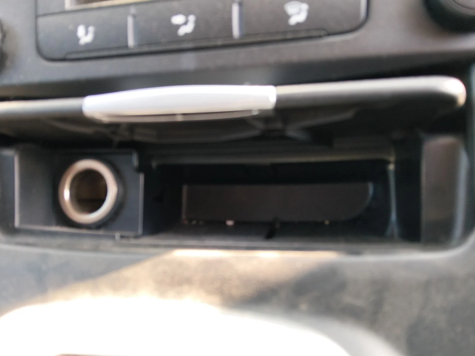 Foto de CENICERO FORD S-MAX (CA1) 2.0 TDCi CAT (131 CV / 96 KW)