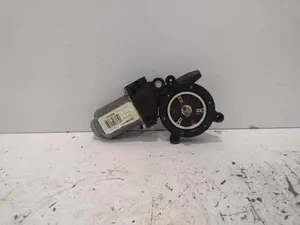 Foto de MOTOR ELEVALUNAS DELANTERO DERECHO NISSAN PRIMERA BERLINA (P12) 1.9 16V Turbodiesel CAT (120 CV / 88 KW) referencia 400714 foto 1