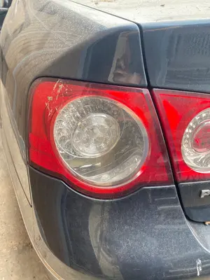 Foto de PILOTO TRASERO IZQUIERDO VOLKSWAGEN PASSAT BERLINA (3C2) 2.0 TDI (140 CV / 103 KW) referencia 3C5945095H