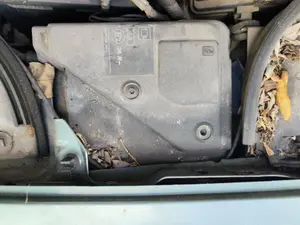 Foto de CAJA RELES / FUSIBLES RENAULT MEGANE II BERLINA 5P 1.5 dCi Diesel (101 CV / 74 KW)