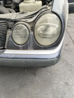 Foto de FARO IZQUIERDO MERCEDES-BENZ CLASE E (BM 210) BERLINA referencia A210820036164