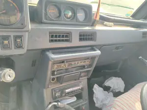 Foto de CONSOLA CENTRAL MITSUBISHI MONTERO (V20/V40) 2.5 Turbodiesel (99 CV / 73 KW)