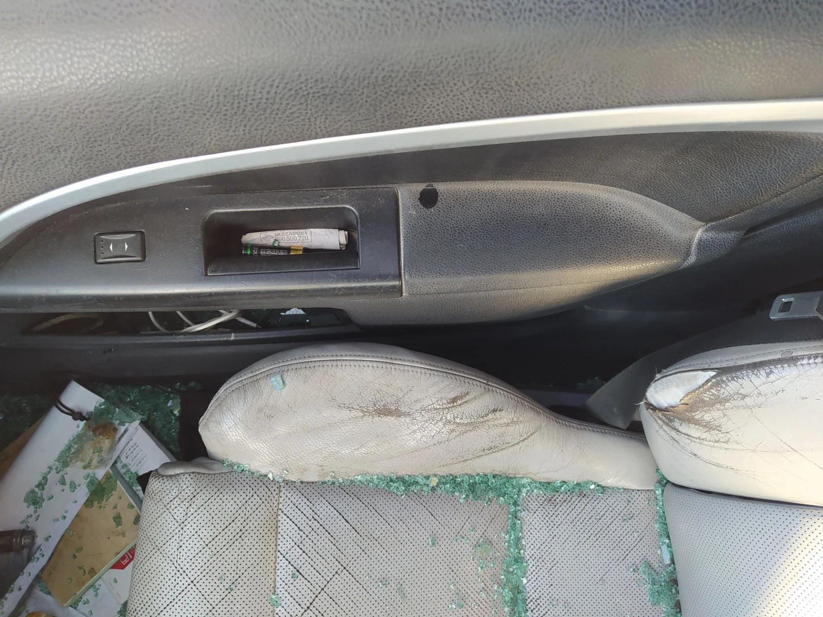 Foto de MANETA INTERIOR DELANTERA DERECHA FORD MONDEO BERLINA (GE) 2.0 TDCi CAT (131 CV / 96 KW) referencia 1352104