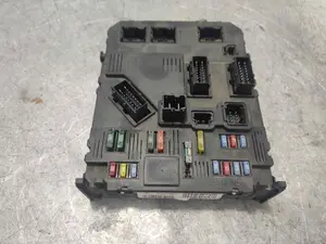 Foto de CAJA RELES / FUSIBLES PEUGEOT 1007 1.4  (75 CV / 55 KW) referencia 9659579180