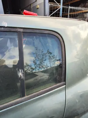 Foto de LUNA CUSTODIA TRASERA IZQUIERDA RENAULT MEGANE II BERLINA 5P 1.5 dCi Diesel (101 CV / 74 KW)
