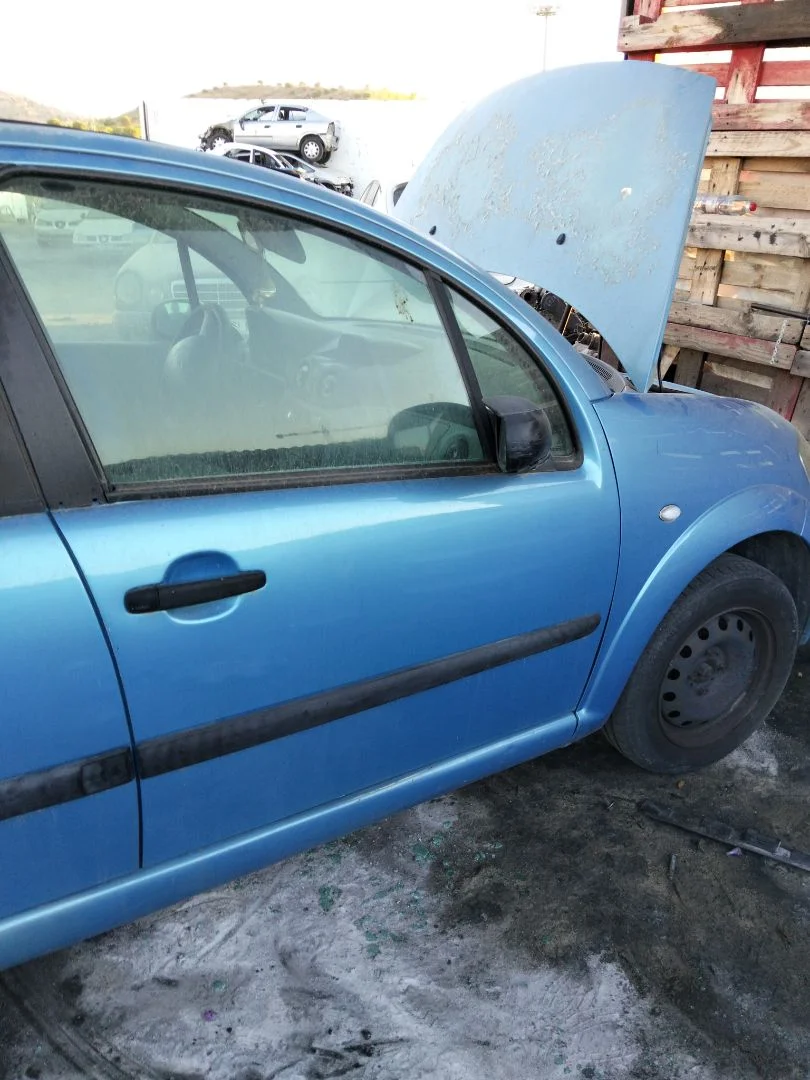 Foto de PUERTA DELANTERA DERECHA CITROEN C3 referencia 9004V1