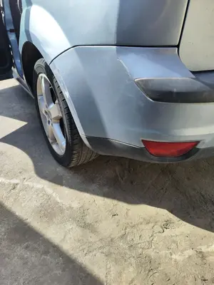 Foto de PARAGOLPES TRASERO FORD FOCUS BERLINA (CAP) 1.8 TDCi Turbodiesel CAT (116 CV / 85 KW) referencia 1336747 foto 3