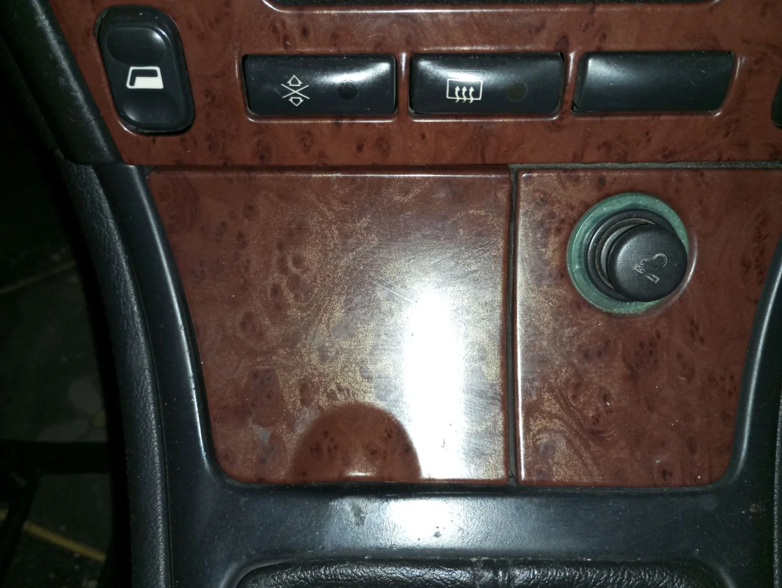 Foto de CENICERO CITROEN XSARA BERLINA 1.6 16V CAT (NFU / TU5JP4) (109 CV / 80 KW) referencia 7588QQ