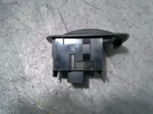 Foto de MANDO ELEVALUNAS TRASERO IZQUIERDO TOYOTA COROLLA (E12) 1.6 16V (110 CV / 81 KW) referencia 8480102411B1 foto 3