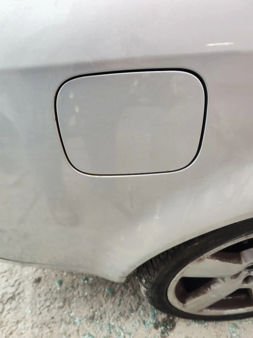 Foto de TAPA EXTERIOR COMBUSTIBLE AUDI A6 BERLINA (4B2) 2.5 V6 24V TDI (150 CV / 110 KW) referencia 4B0809905A