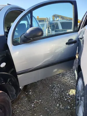 Foto de PUERTA DELANTERA IZQUIERDA CITROEN C3 1.4 (73 CV / 54 KW) referencia 9002V1 foto 2