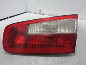 Foto de PILOTO TRASERO DERECHO INTERIOR RENAULT LAGUNA II (BG0) 1.9 dCi Diesel (120 CV / 88 KW) referencia 8200002476