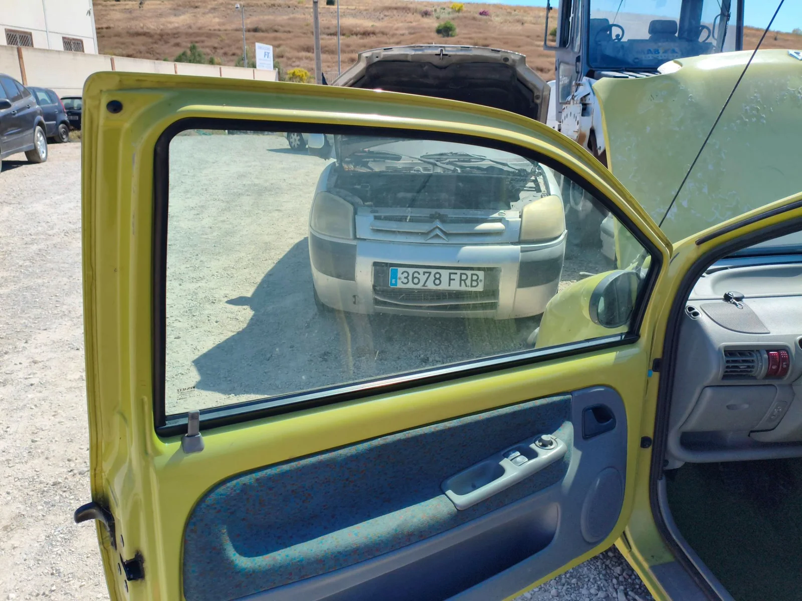 Foto de LUNA DELANTERA IZQUIERDA RENAULT TWINGO I (C06) 1.2 (75 CV / 55 KW) referencia 7701467233