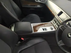 Foto de APOYABRAZOS CENTRAL JAGUAR XF 3.0 V6 Diesel CAT (241 CV / 177 KW) referencia C2Z  4734LEG