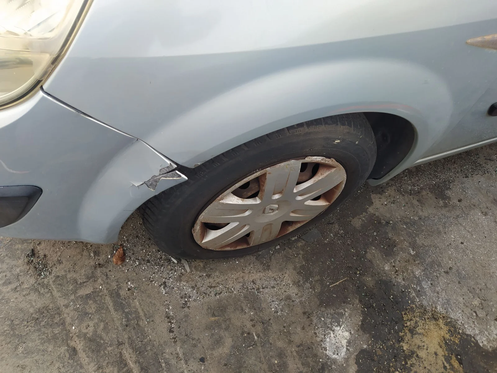 Foto de BRAZO SUSPENSION DELANTERO IZQUIERDO RENAULT SCENIC II (JM) 1.6 16V (113 CV / 83 KW)