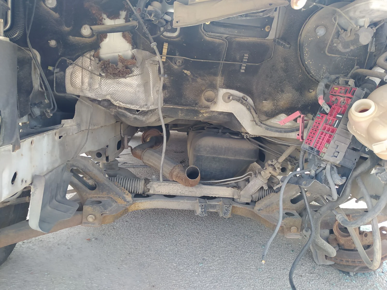 Foto de PUNTA CHASIS DELANTERA FORD TRANSIT FURGÓN CORTO (FY) 2.0 TDE CAT (101 CV / 74 KW)