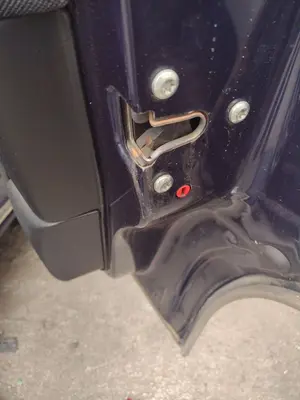 Foto de CERRADURA PUERTA TRASERA DERECHA OPEL ZAFIRA A 2.0 DTI (101 CV / 74 KW) referencia 24414134