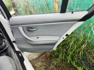 Foto de GUARNECIDO PUERTA TRASERA DERECHA BMW SERIE 3 BERLINA (E90) 2.0 Turbodiesel CAT (143 CV / 105 KW)