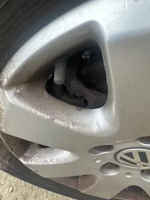 Foto de PINZA DE FRENO TRASERA DERECHA VOLKSWAGEN T5 TRANSPORTER BUS (7H) 2.5 TDI (131 CV / 96 KW) referencia 7H0615424A
