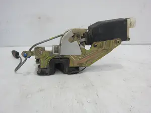 Foto de CERRADURA PUERTA DELANTERA IZQUIERDA OPEL CORSA B 1.0 12V CAT (X 10 XE / LW3) (54 CV / 40 KW) referencia 90493701