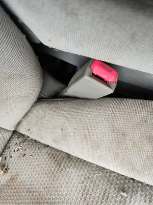 Foto de PRETENSOR AIRBAG DERECHO KIA CARNIVAL 2.9 CRDi CAT (185 CV / 136 KW)