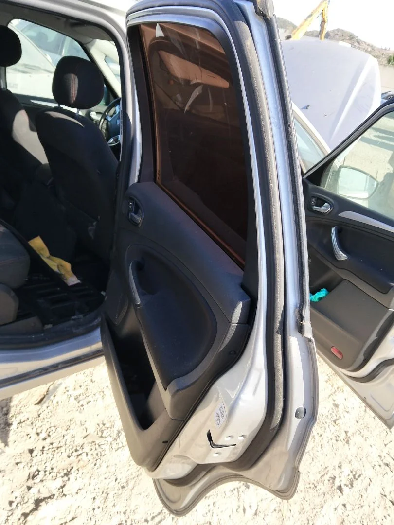 Foto de GOMAS CONTORNO PUERTA FORD S-MAX (CA1) 2.0 TDCi CAT (131 CV / 96 KW)